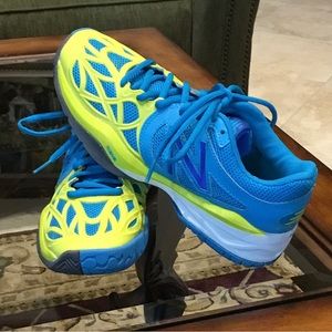 🌈 NEW BALANCE SHOES NWOT SIZE 6